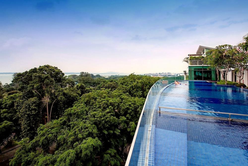 Village Hotel Changi by Far East Hospitality - Infinity Pool