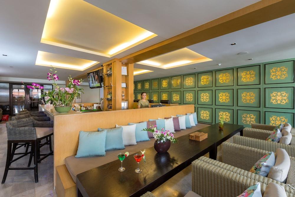 Sawaddi Patong Resort & Spa by Tolani - Lobby Sitting Area