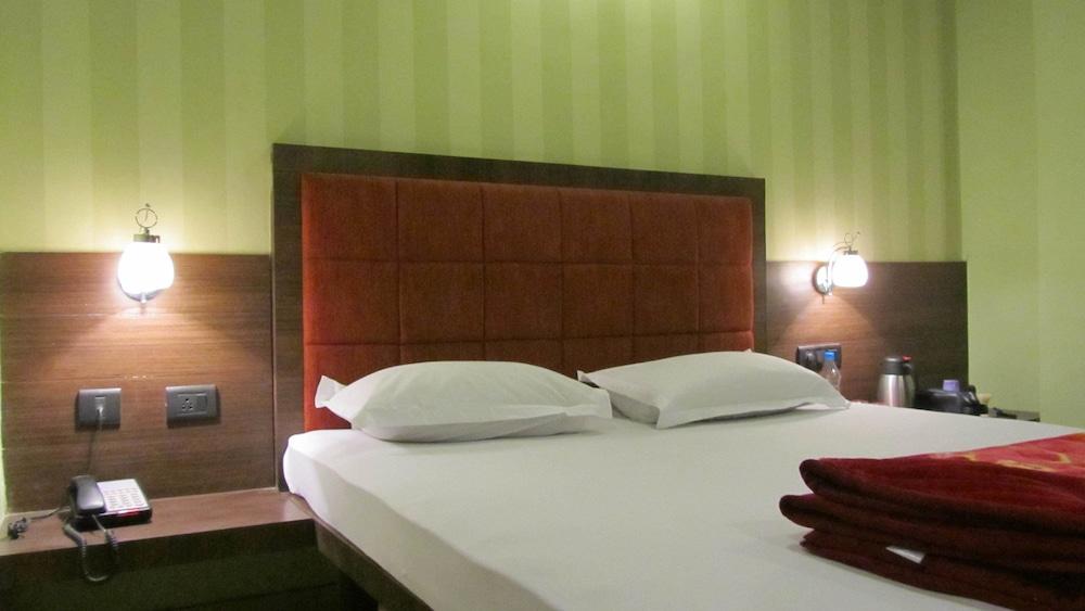 Hotel Bhammar's Inn- A Pure Veg - Room