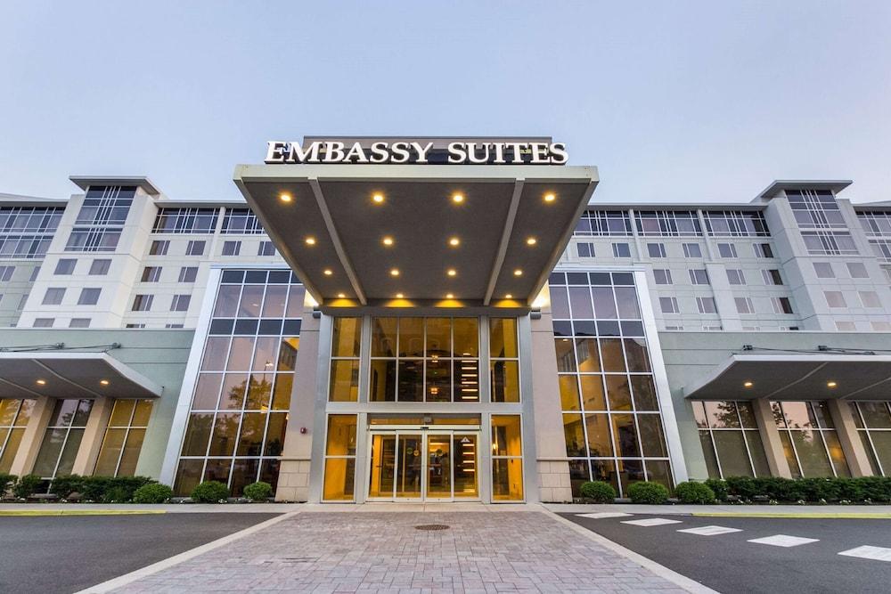 Embassy Suites Newark Airport - Exterior
