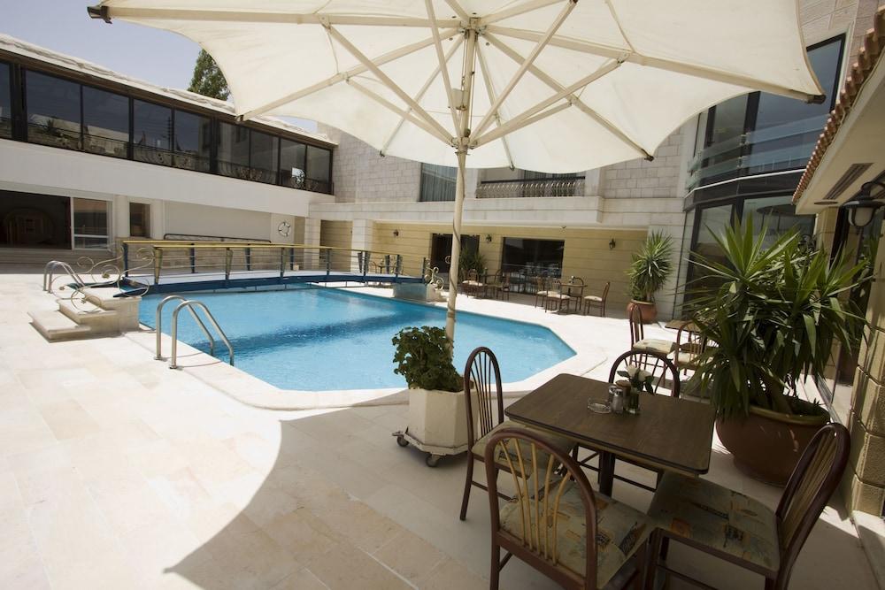 عمان إنترناشونال - Outdoor Pool