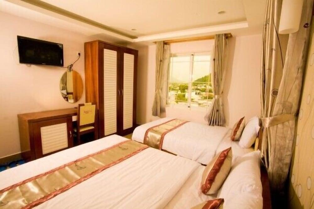 Ngoc Hong Hotel - Room