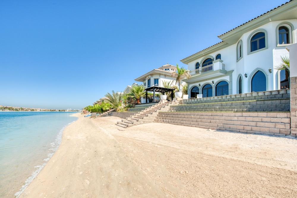 Maison Privee - Glamourous Beachfront Villa on The Palm w/ Pool - Exterior