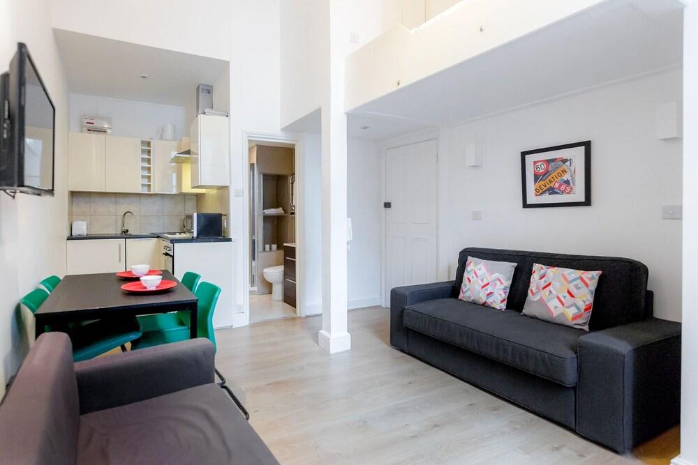 Modern Serviced Apartment in Kensington - Room
