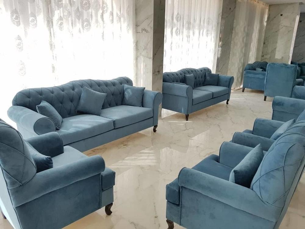 Magic Suites Al Mahboula - Lobby Sitting Area