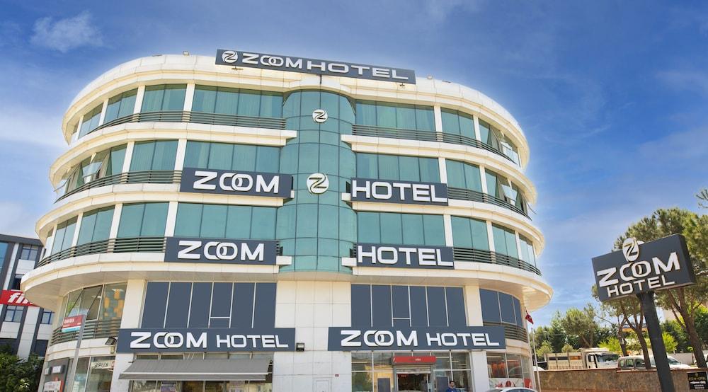 Zoom Hotel - Featured Image