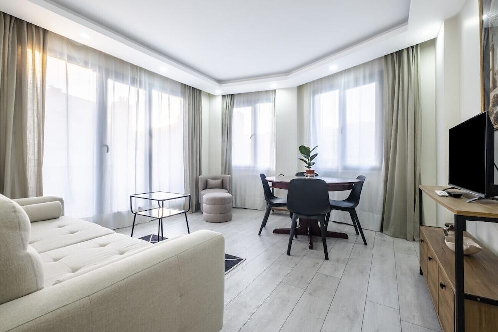 Comfortable Flat With Central Location in Fatih - Featured Image