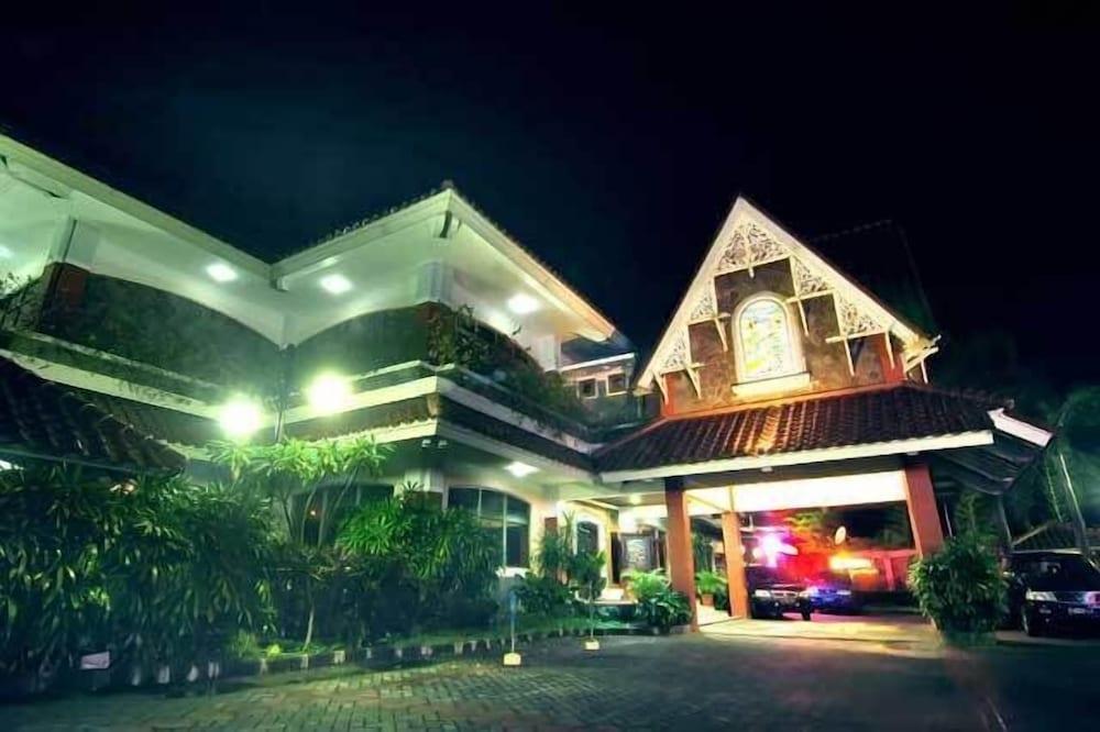 Pondok Serrata Convention, Boutique & Tourist Hotel - Featured Image