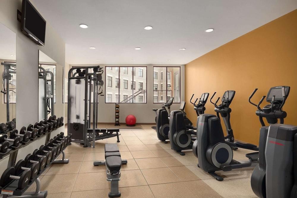 Embassy Suites by Hilton Alexandria Old Town - Fitness Facility