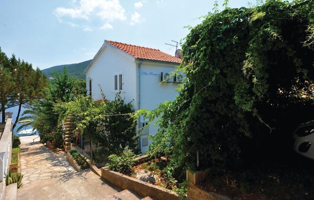 Nice Home in Zastrazisce With 3 Bedrooms and Wifi - Exterior