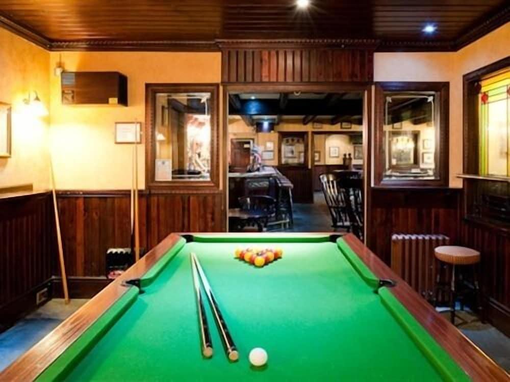 Crofters Hotel - Game Room