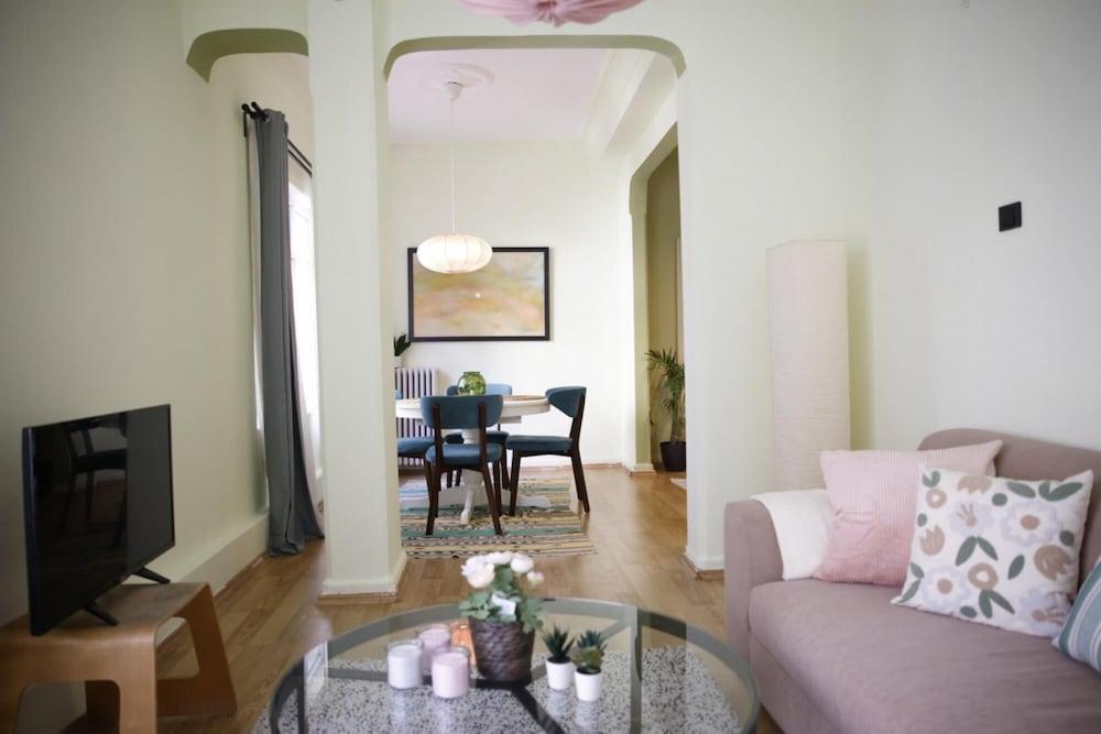 Vibrant Flat With Excellent Location in Beyoglu - Room