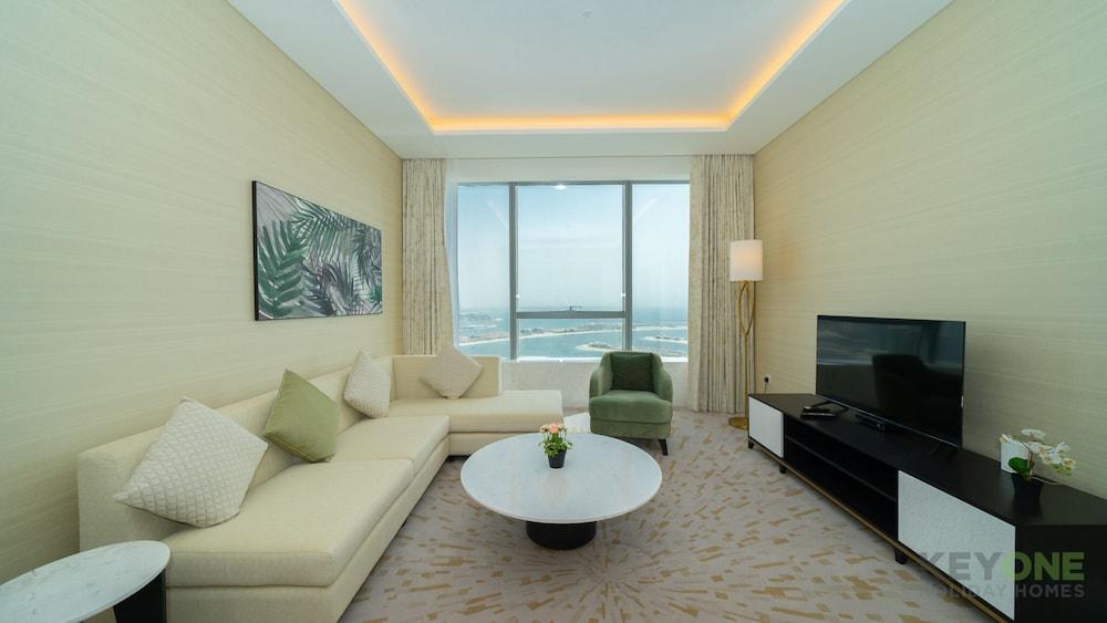 KOHH – 1BR in The Palm Tower - Featured Image