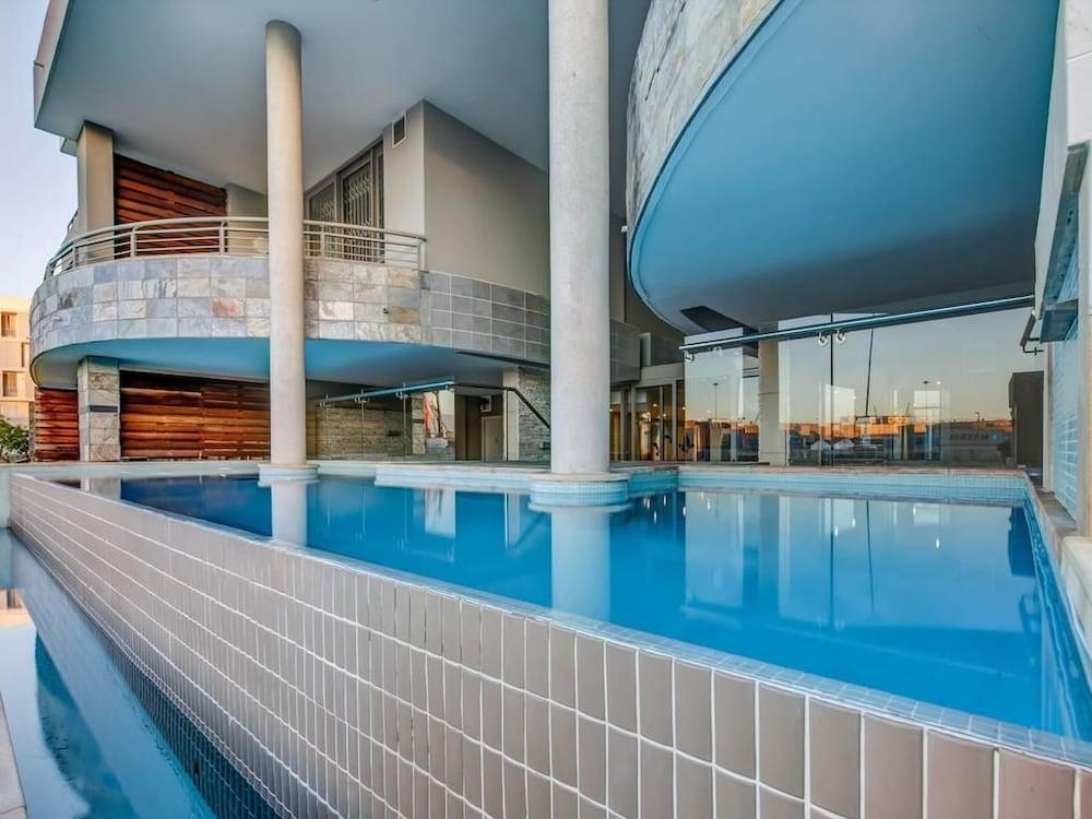 V&A Waterfront Luxury Residences - WHosting - Rooftop Pool