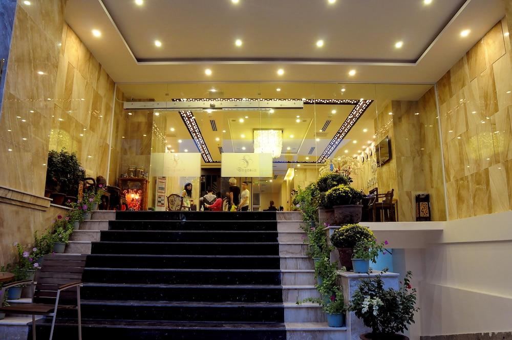 Begonia Nha Trang Hotel - Interior Entrance