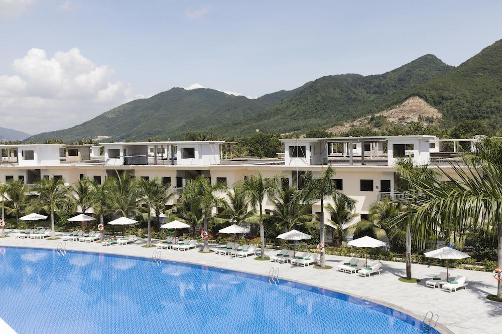 Diamond Bay Condotel - Resort Nha Trang - Outdoor Pool