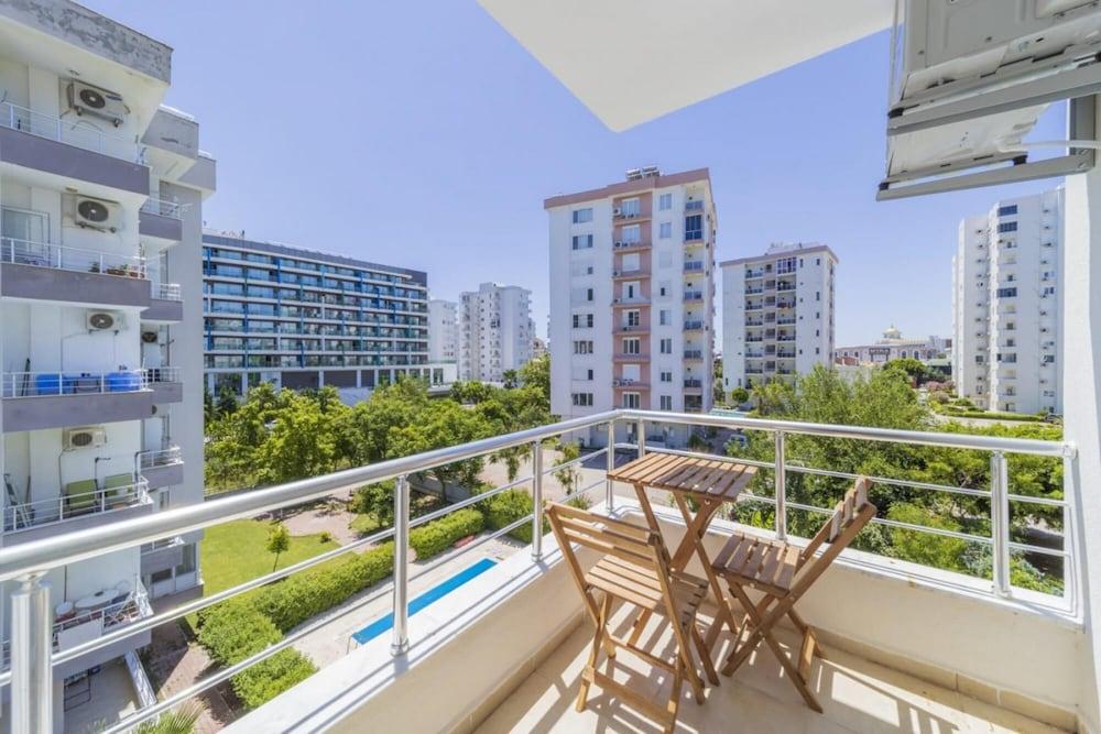 Riverside Flat Close to Beach - Featured Image