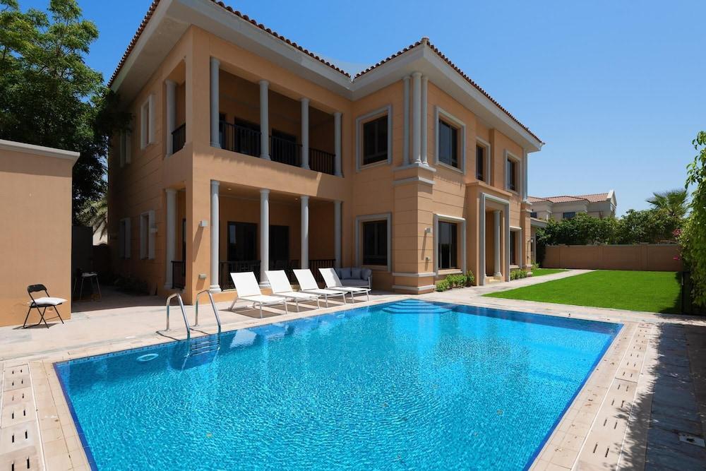 Luxury 5BR Villa With Private Pool and Beach - Room