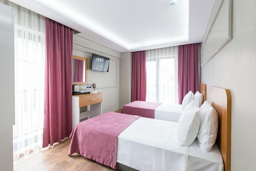 Ria Suites Hotel - Room