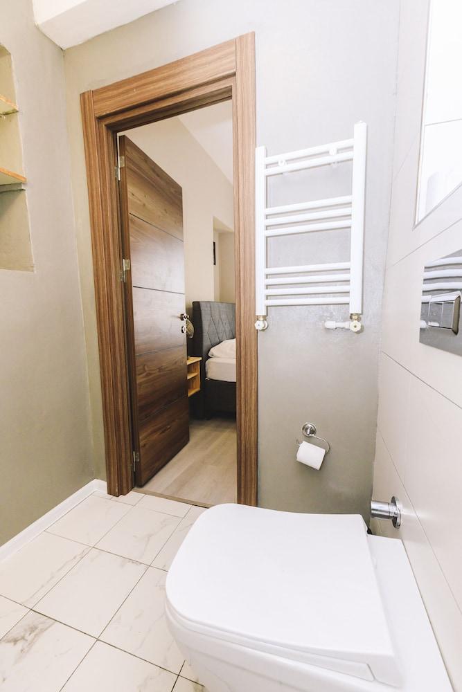 Vivid Private Room at Taksim - Bathroom