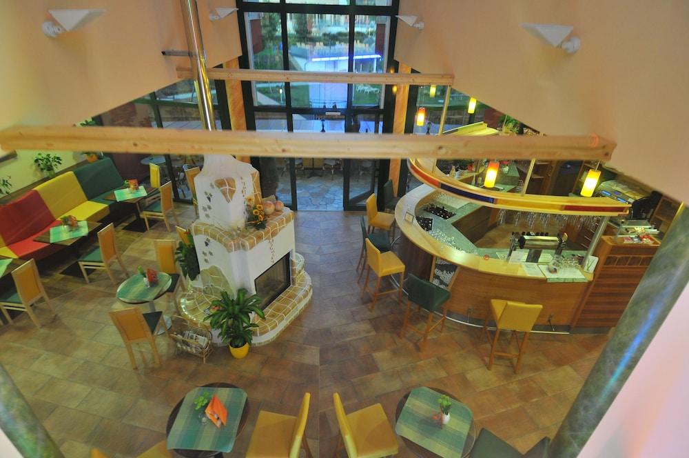 Thermenhotel PuchasPLUS - Lobby Sitting Area