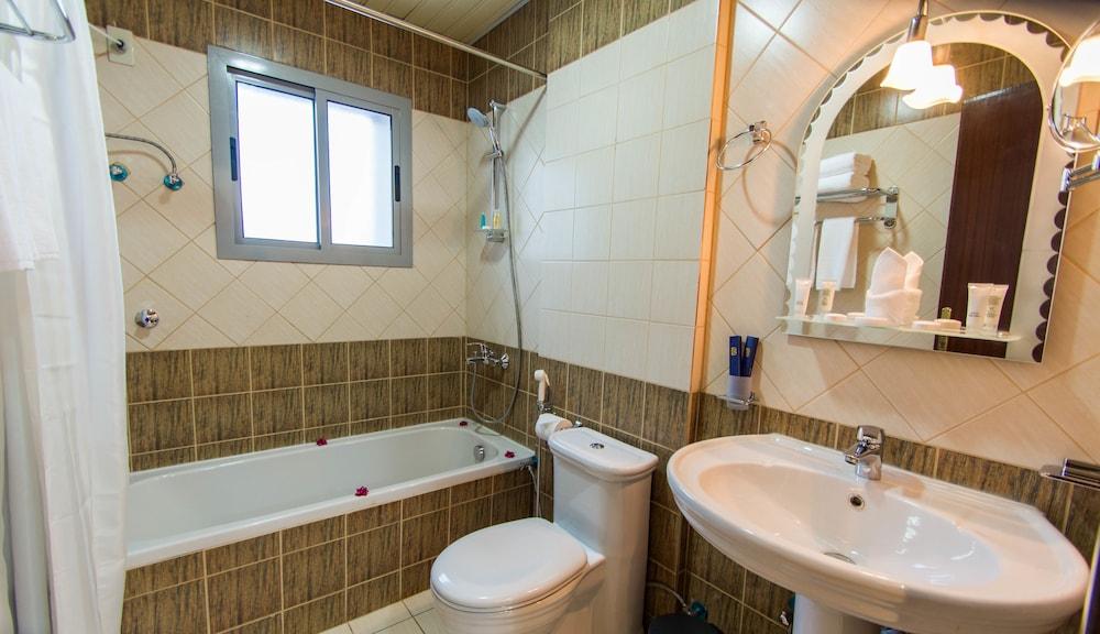 Baisan Suites Al Jubail - Bathroom