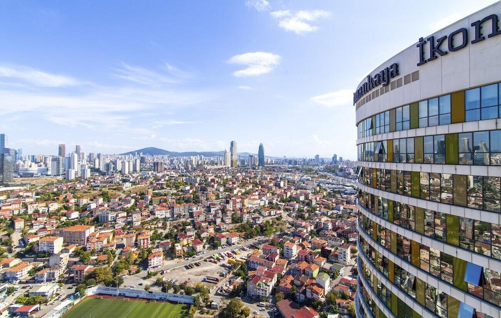 Central Flat With Amazing City View in Atasehir - Room