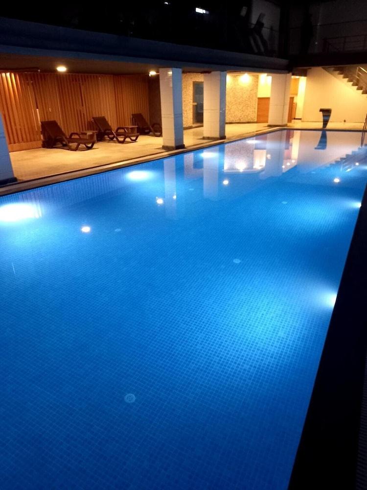 Golden Hill Hotel Downtown - Indoor Pool