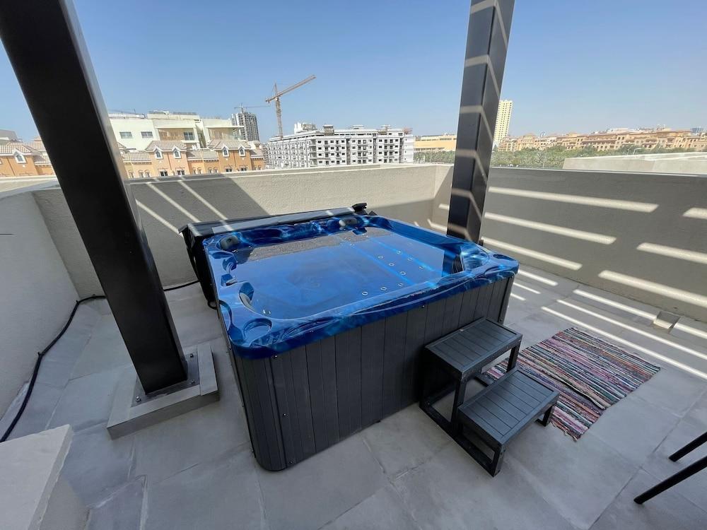 Best Townhouse On Jcv 4 Bedrooms With Jacuzzi - Spa