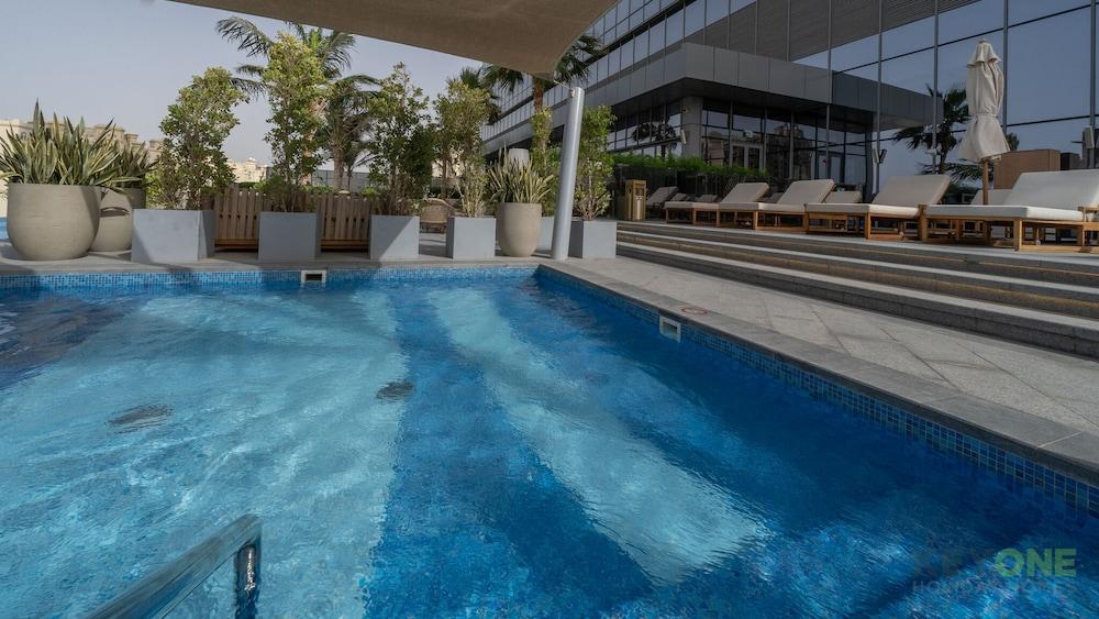 KOHH – 1BR in The Palm Tower - Pool