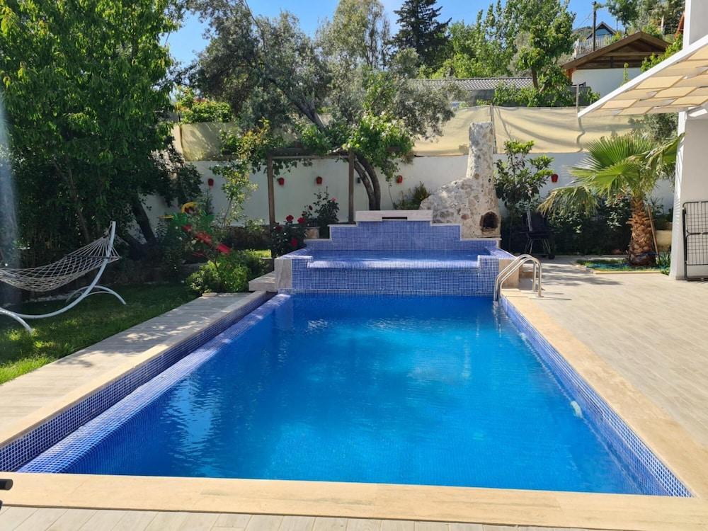 Villa With Jacuzzi Pool and Backyard in Kalkan - Room