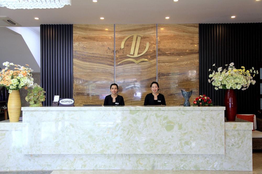 The Light Hotel and Resort - Reception