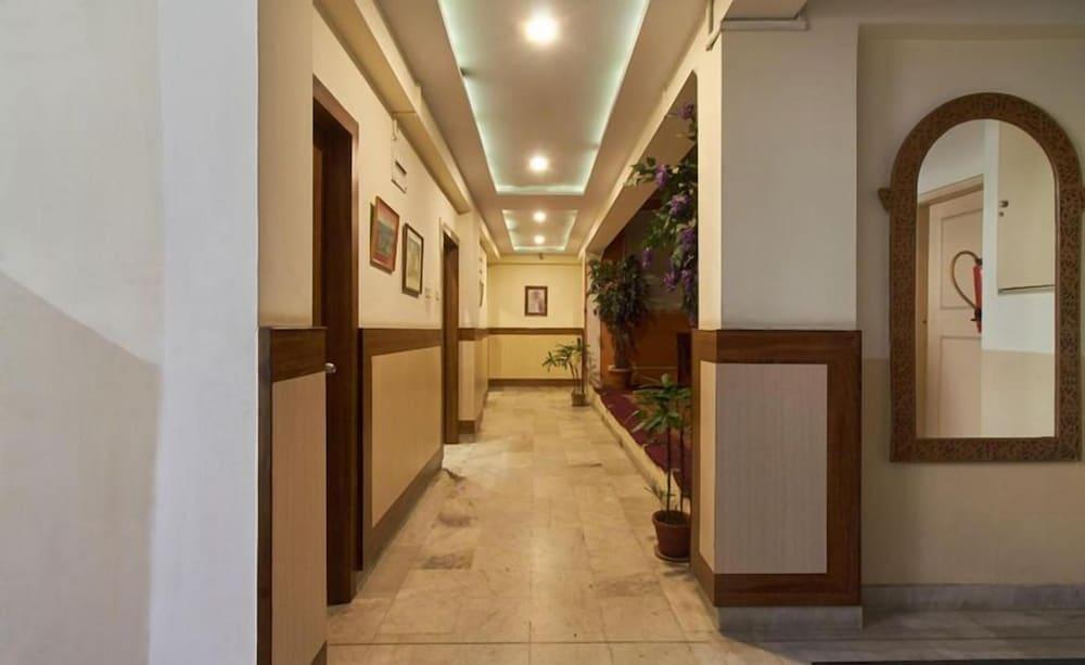 Pallavi International Hotel - Interior