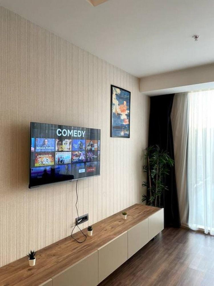 Spacious New 2 1 Apartment-near Mall of Istanbul - Room