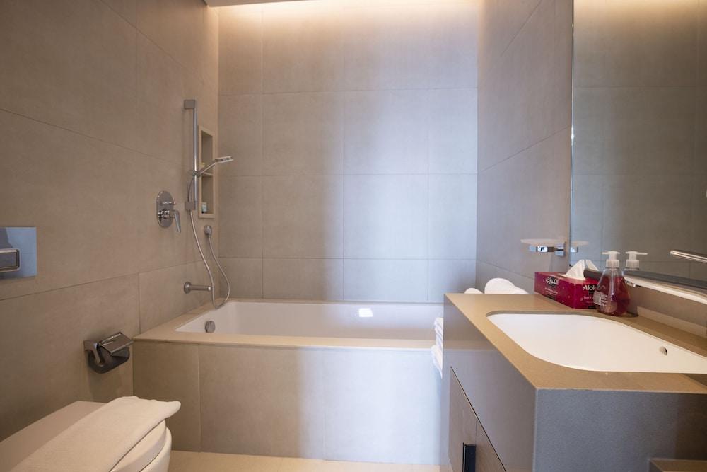 Address Beach Resort - Platinium Dubai - Bathroom