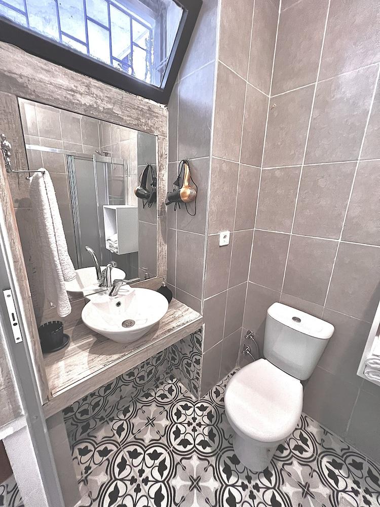 Konukzade 36 Hotel - Bathroom