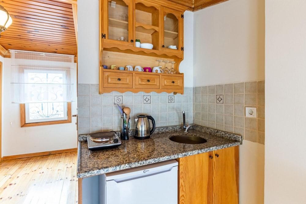 Lovely Flat Near Trendy Attractions in Balat Fatih - Room