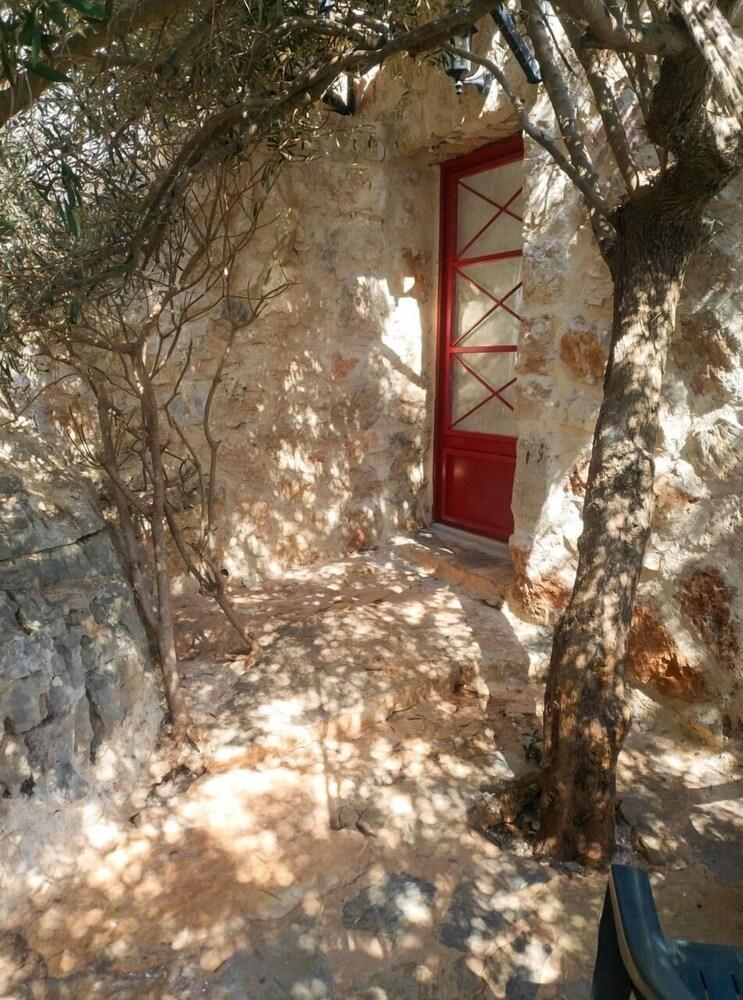 My Stone Inn - Exterior