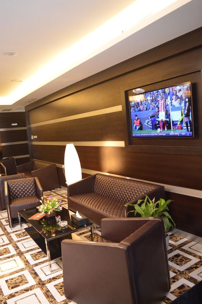 Tilal Almadina Hotel & Suites - Lobby Sitting Area