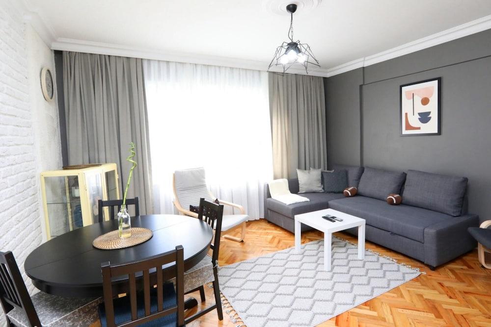 Stylish and Central Flat in Kadikoy - Featured Image