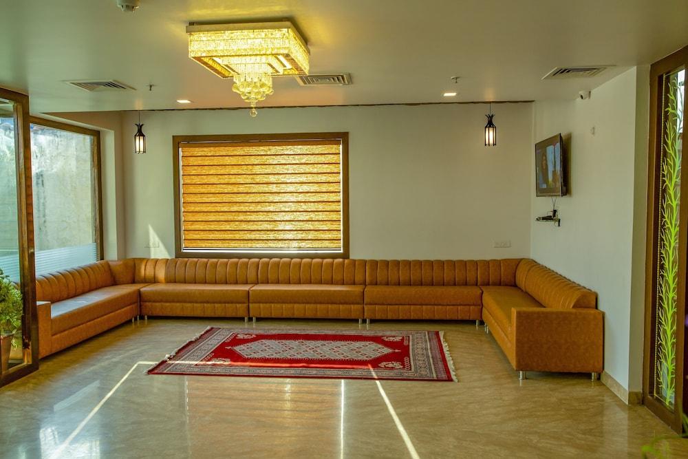 Spree Hotel Agra - Reception