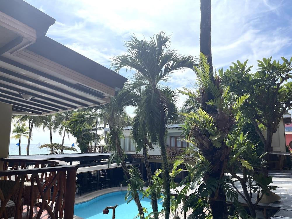 Red Coconut Beach Hotel - Exterior