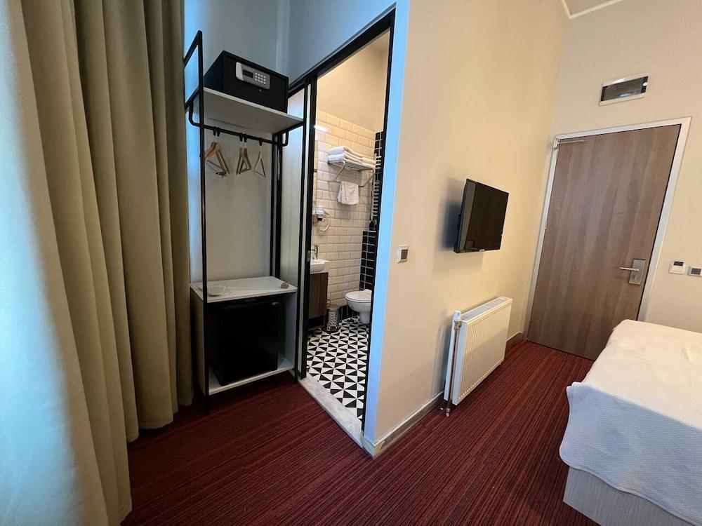 Rafinn Hotel - Room