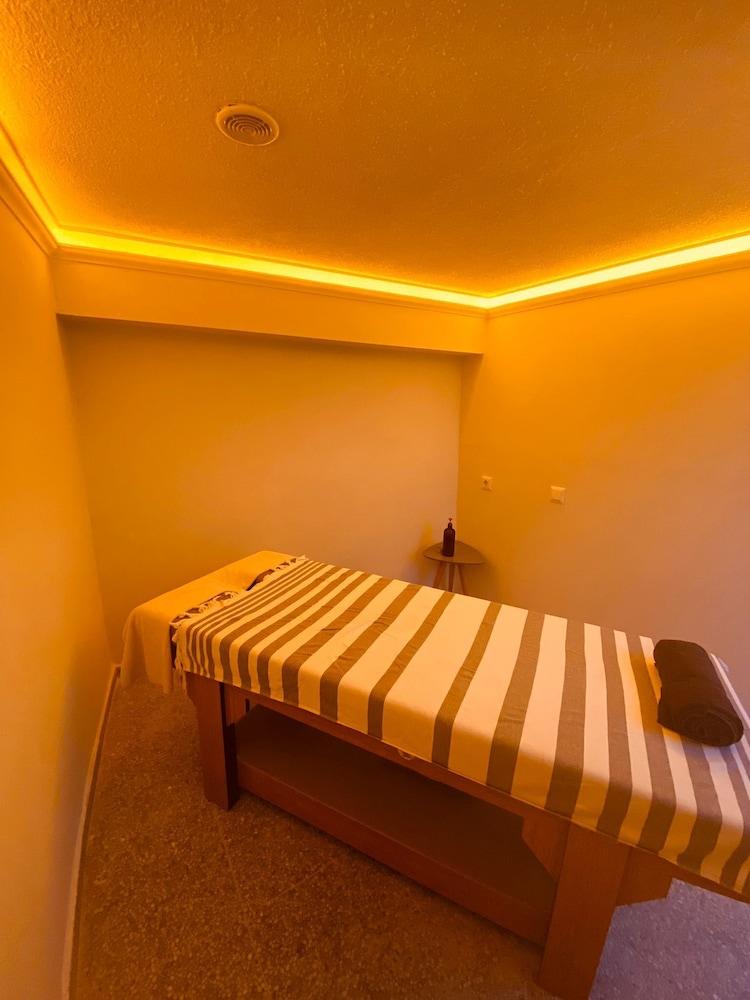 Royal Bosphorus Hotel - Massage