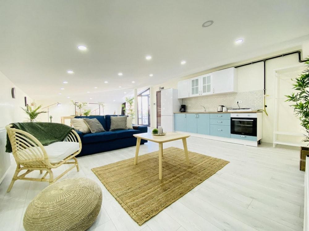 Missafir Exquisite Flat With Terrace in Nisantasi - Room