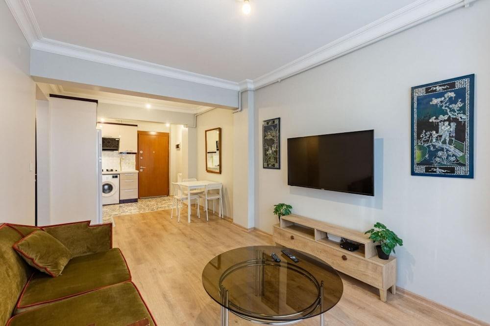 Lovely Central Flat Near Metro Station in Sisli - Featured Image