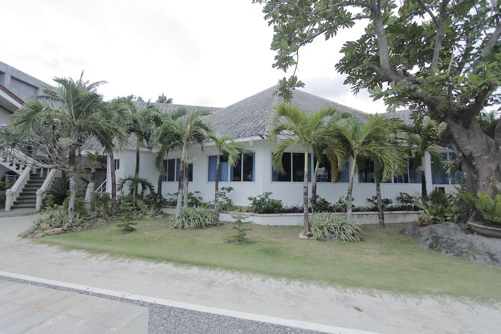 Casa Pilar Beach Resort - Property Grounds
