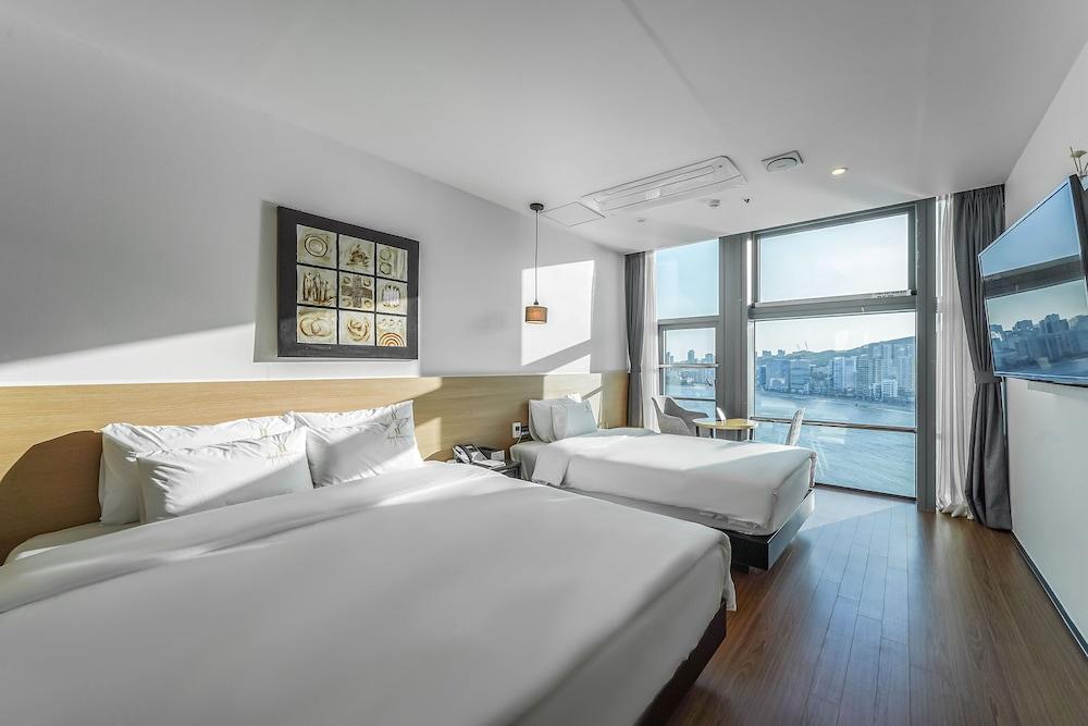 Gwanganli Hotel Ocean View - Featured Image
