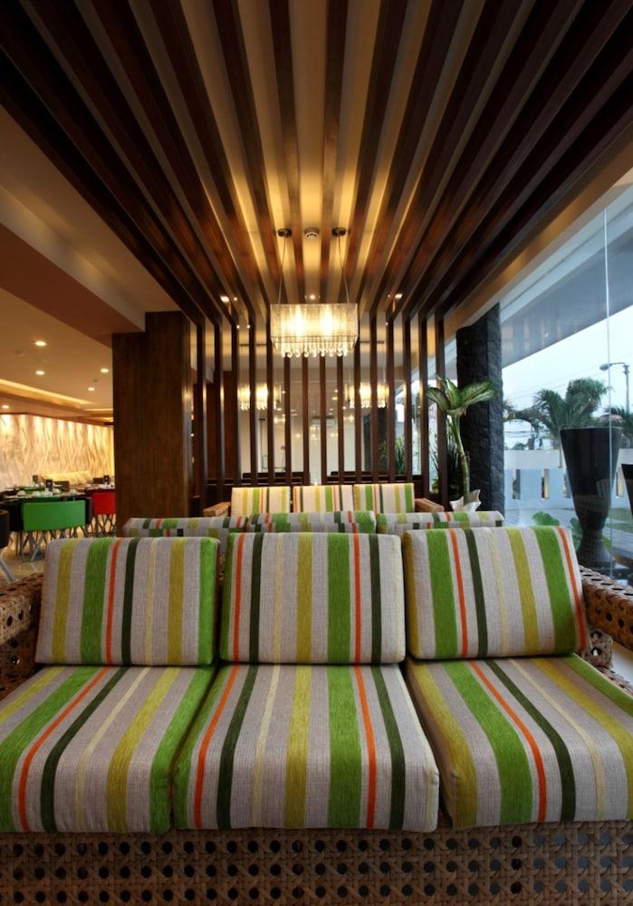 Sun Royal Hotel - Lobby Sitting Area