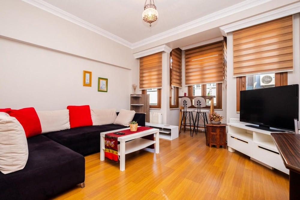 Authentic Central Flat With Bay Window in Besiktas - Featured Image